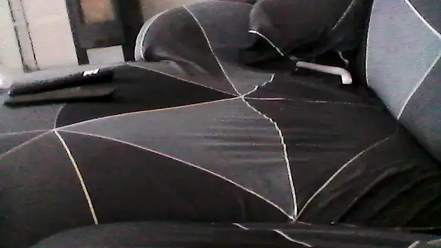 Snapshot of mickzizi chatting on 10/17/25, 07:22 mickzizi online show from 10/17/25, 07:22