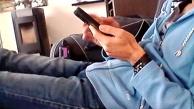 Snapshot of mickzizi chatting on 10/08/25, 07:43 mickzizi online show from 10/08/25, 07:43