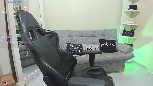Snapshot of candy_alicee chatting on 05/15/26, 10:35 candy alicee online show from 05/15/26, 10:35