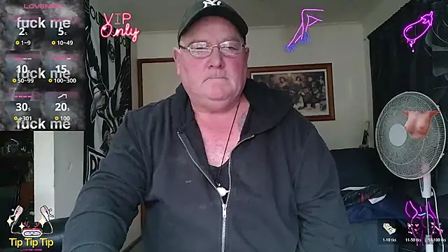 Snapshot of HOTANAL chatting on 05/18/26, 05:34 HOTANAL online show from 05/18/26, 05:34
