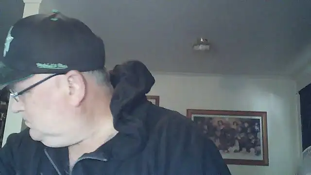 Snapshot of HOTANAL chatting on 10/18/25, 10:23 HOTANAL online show from 10/18/25, 10:23
