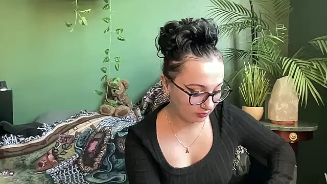 Snapshot of sweetandwet_daddy chatting on 10/04/25, 03:24 sweetandwet daddy online show from 10/04/25, 03:24