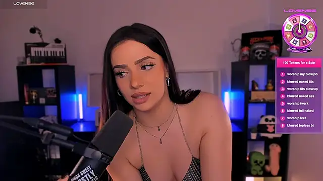 SofiRusselle online show from 11/30/25, 06:09