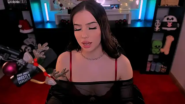 SofiRusselle online show from 12/13/25, 08:04