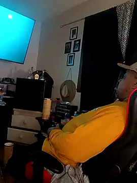 Snapshot of yellowwetfox chatting on 12/29/24, 02:38 yellowwetfox online show from 12/29/24, 02:38