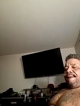 Snapshot of yellowwetfox chatting on 01/05/25, 02:30 yellowwetfox online show from 01/05/25, 02:30