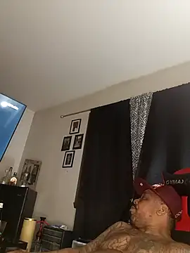 Snapshot of yellowwetfox chatting on 01/18/25, 04:26 yellowwetfox online show from 01/18/25, 04:26