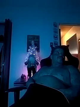 Snapshot of yellowwetfox chatting on 12/22/24, 02:28 yellowwetfox online show from 12/22/24, 02:28