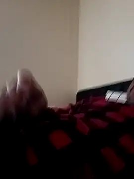 Snapshot of yellowwetfox chatting on 11/22/25, 09:57 yellowwetfox online show from 11/22/25, 09:57