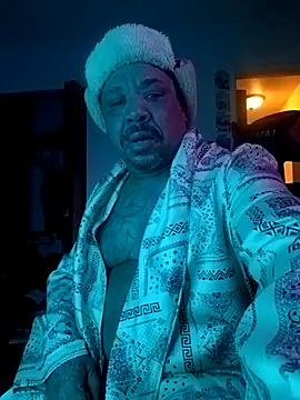 Snapshot of yellowwetfox chatting on 12/22/24, 06:39 yellowwetfox online show from 12/22/24, 06:39