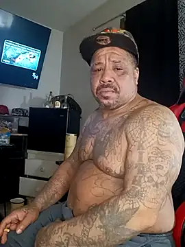 Snapshot of yellowwetfox chatting on 12/27/24, 01:32 yellowwetfox online show from 12/27/24, 01:32