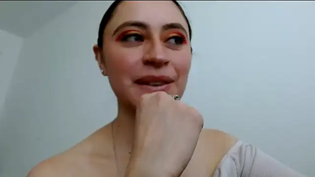 Snapshot of Juls_winter_ chatting on 07/06/26, 06:21 Juls winter online show from 07/06/26, 06:21