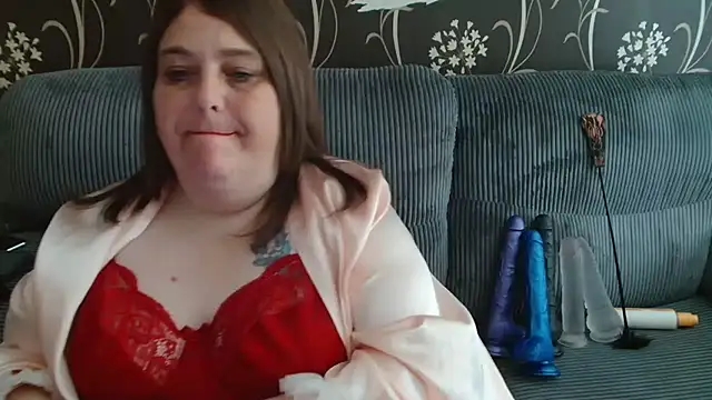 Snapshot of HouseWifeWhore_Milf chatting on 09/19/25, 12:53 HouseWifeWhore Milf online show from 09/19/25, 12:53
