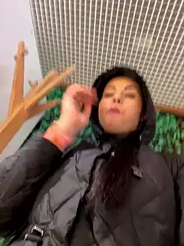 CrazzyChicks online show from 04/21/26, 07:48