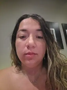 isabella rossse online show from 04/05/26, 07:48