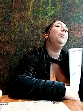 isabella rossse online show from 03/06/25, 08:48