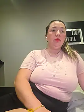 isabella rossse online show from 03/03/26, 08:27