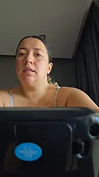isabella rossse online show from 04/26/26, 12:02