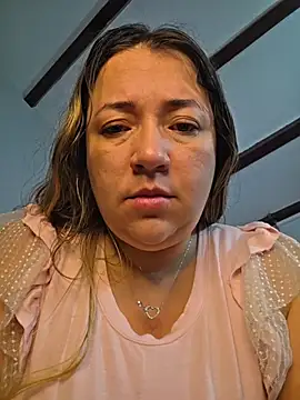 isabella rossse online show from 12/17/25, 12:21