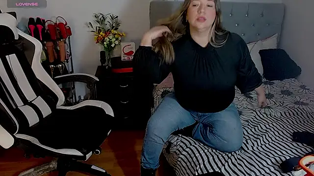 isabella rossse online show from 11/05/25, 12:52