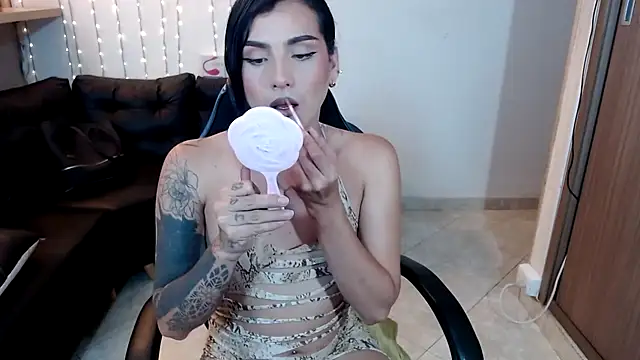 Snapshot of ximena22love chatting on 10/14/25, 10:42 ximena22love online show from 10/14/25, 10:42