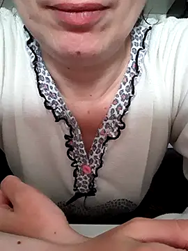 Snapshot of Moi_Lina chatting on 09/23/25, 11:28 Moi Lina online show from 09/23/25, 11:28