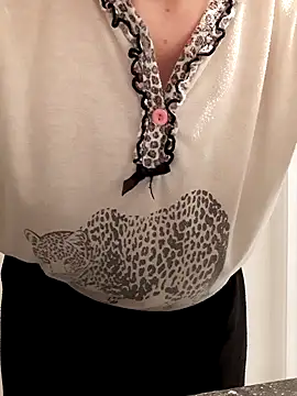 Moi Lina online show from 12/22/25, 02:17