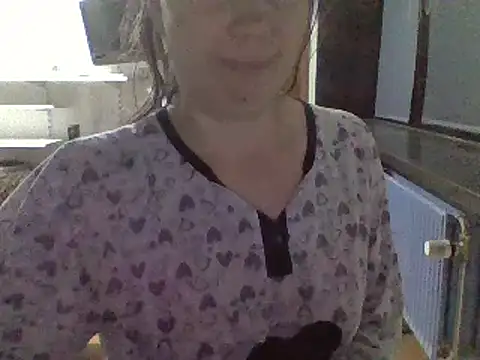 Moi Lina online show from 10/22/25, 10:41