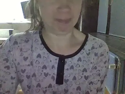 Snapshot of Moi_Lina chatting on 10/13/25, 11:38 Moi Lina online show from 10/13/25, 11:38