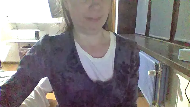 Snapshot of Moi_Lina chatting on 10/03/25, 10:11 Moi Lina online show from 10/03/25, 10:11