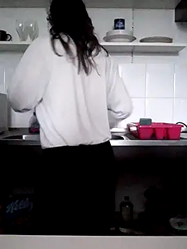 Moi Lina online show from 12/14/25, 12:33