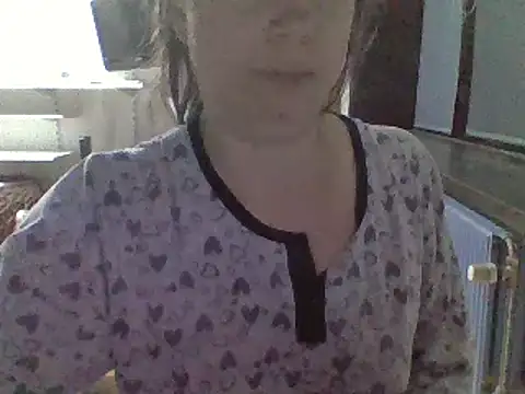 Snapshot of Moi_Lina chatting on 10/18/25, 08:22 Moi Lina online show from 10/18/25, 08:22