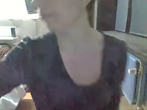 Snapshot of Moi_Lina chatting on 01/01/25, 12:11 Moi Lina online show from 01/01/25, 12:11