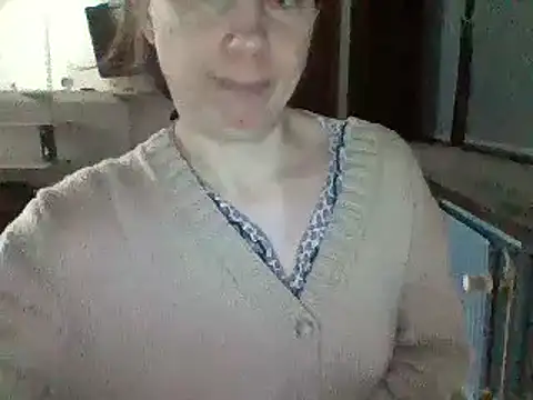 Snapshot of Moi_Lina chatting on 01/01/25, 05:44 Moi Lina online show from 01/01/25, 05:44
