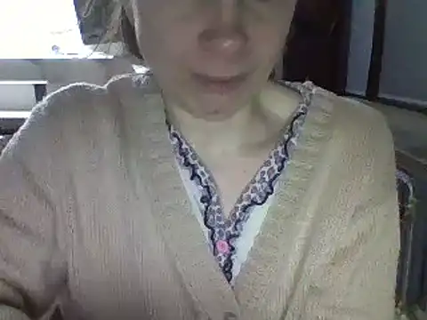Snapshot of Moi_Lina chatting on 01/01/25, 10:13 Moi Lina online show from 01/01/25, 10:13