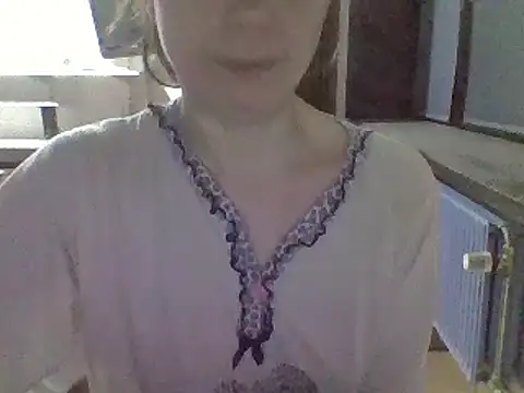 Snapshot of Moi_Lina chatting on 01/29/25, 12:01 Moi Lina online show from 01/29/25, 12:01