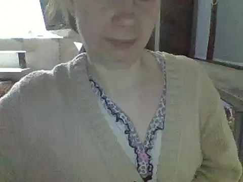 Snapshot of Moi_Lina chatting on 01/19/25, 11:00 Moi Lina online show from 01/19/25, 11:00