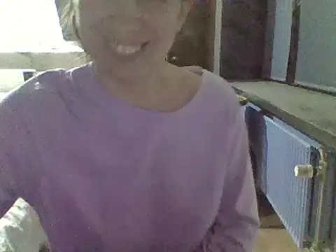Snapshot of Moi_Lina chatting on 02/21/25, 10:59 Moi Lina online show from 02/21/25, 10:59