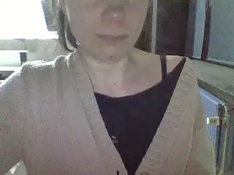 Snapshot of Moi_Lina chatting on 02/17/25, 11:54 Moi Lina online show from 02/17/25, 11:54