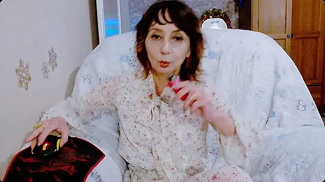 Snapshot of AnnieEltgant chatting on 12/20/24, 12:49 AnnieEltgant online show from 12/20/24, 12:49