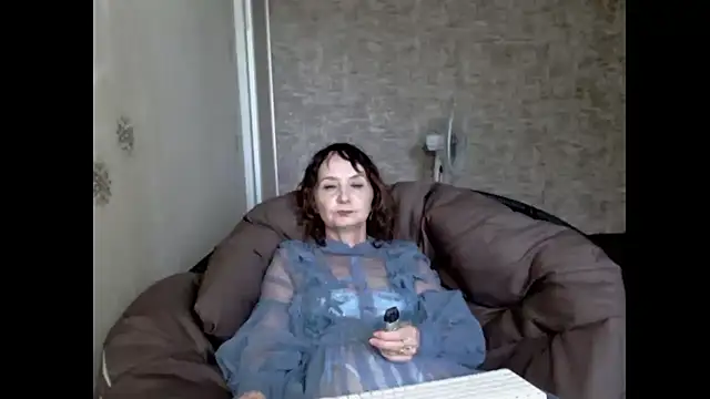 AnnieEltgant online show from 06/21/26, 07:36