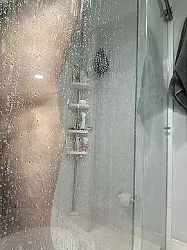 Snapshot of molok329 chatting on 11/11/25, 04:35 molok329 online show from 11/11/25, 04:35