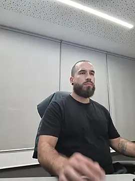 Snapshot of molok329 chatting on 01/11/26, 03:13 molok329 online show from 01/11/26, 03:13