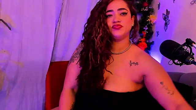 Snapshot of HannaMiills@xh chatting on 04/09/26, 01:39 HannaMiillsxh online show from 04/09/26, 01:39