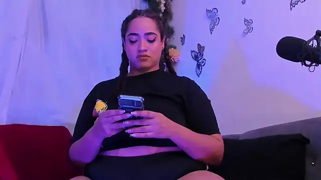 Snapshot of HannaMiills@xh chatting on 03/30/26, 02:29 HannaMiillsxh online show from 03/30/26, 02:29