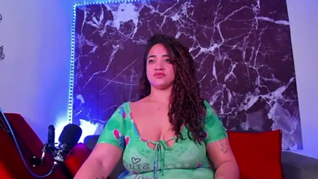 Snapshot of HannaMiills@xh chatting on 02/21/26, 01:13 HannaMiillsxh online show from 02/21/26, 01:13