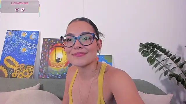 TIFFANYRUSSO online show from 06/18/26, 03:49