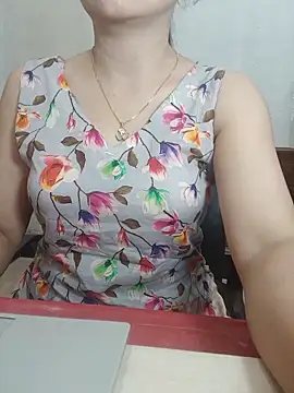 Snapshot of Chanchal--Navya chatting on 06/18/26, 06:02 Chanchal--Navya online show from 06/18/26, 06:02