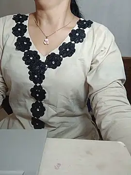 Snapshot of Chanchal--Navya chatting on 06/20/26, 06:02 Chanchal--Navya online show from 06/20/26, 06:02