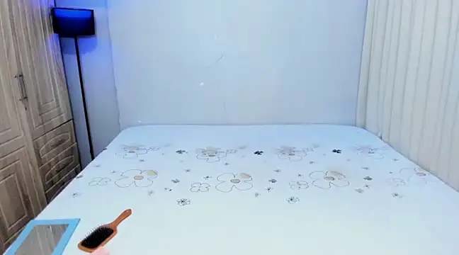 Snapshot of shantal_r0mance chatting on 02/23/25, 05:23 shantal r0mance online show from 02/23/25, 05:23